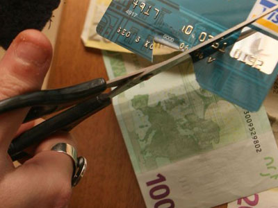 Δόσεις καρτών και δανείων: Μειώστε τις στο μισο